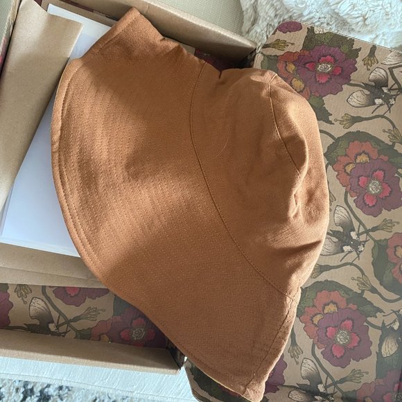 Freya Reversible Bucket Hat 